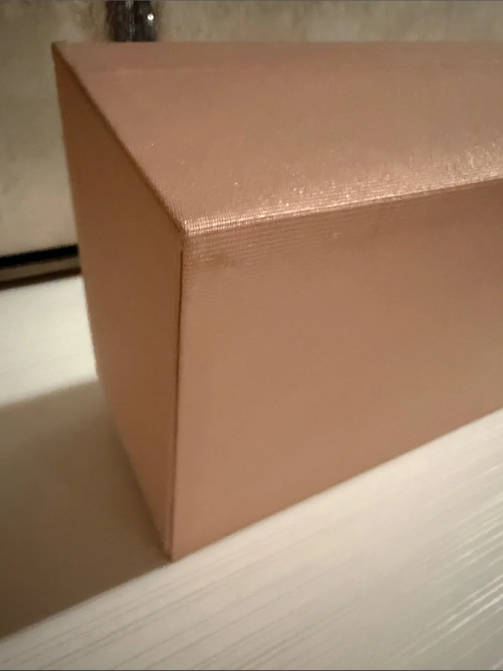 Gucci Beauty pink jewelry and makeup vanity case with a floral-lined interior. - Picture 10 of 15